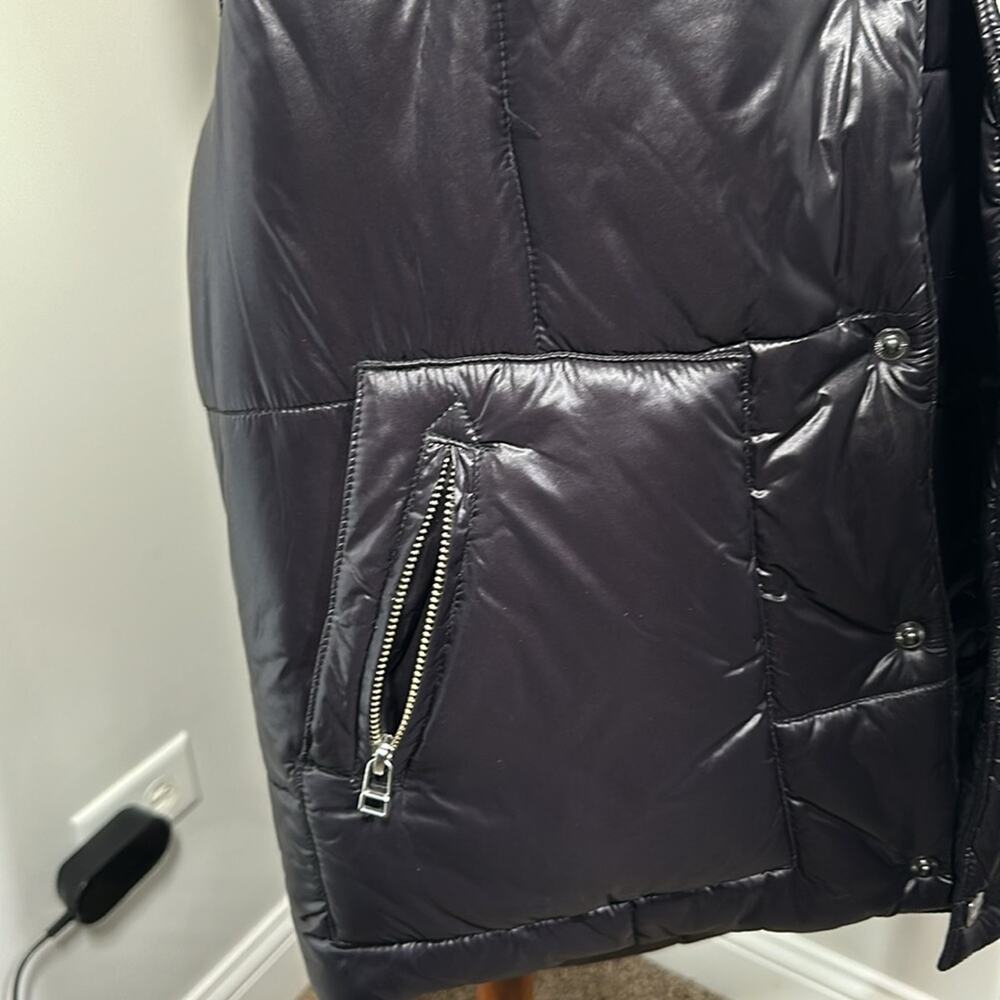 Slate and Stone Men’s Black Vest. Size medium. Like new. Worn once. - Picture 6 of 8